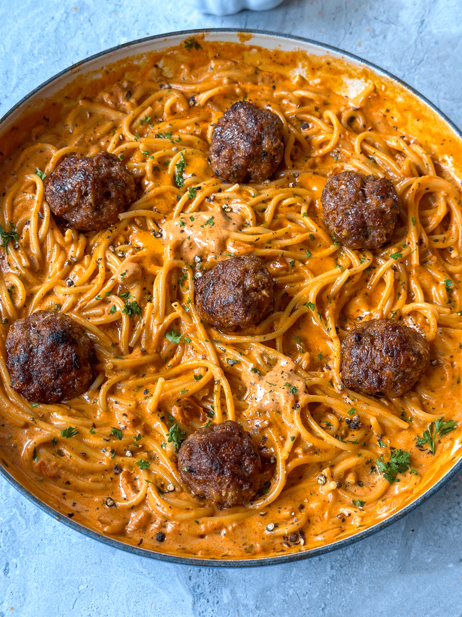 Creamy Spaghetti and Meatballs Recipe (Quick & Easy)