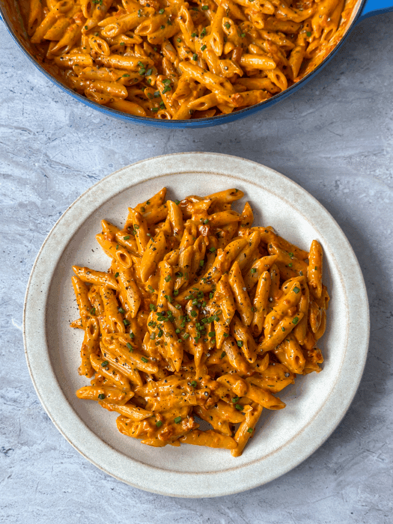 Easy Roasted Red Pepper Pasta Sauce (Creamy Recipe)